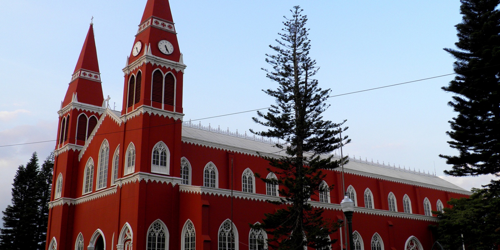 Instyle Touristik – Costa Rica – EntdeckerTourGrecia Metalic Church