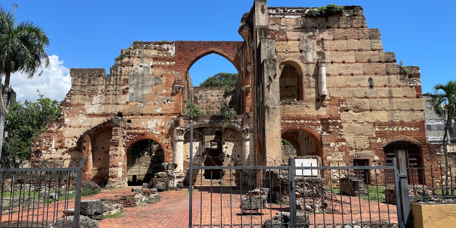 Instyle Touristik – DomRep – Einsteigerreise Santo Domingo – ruins, ruinas del hospital de San Nicolas de Bari, culture, structure, streets