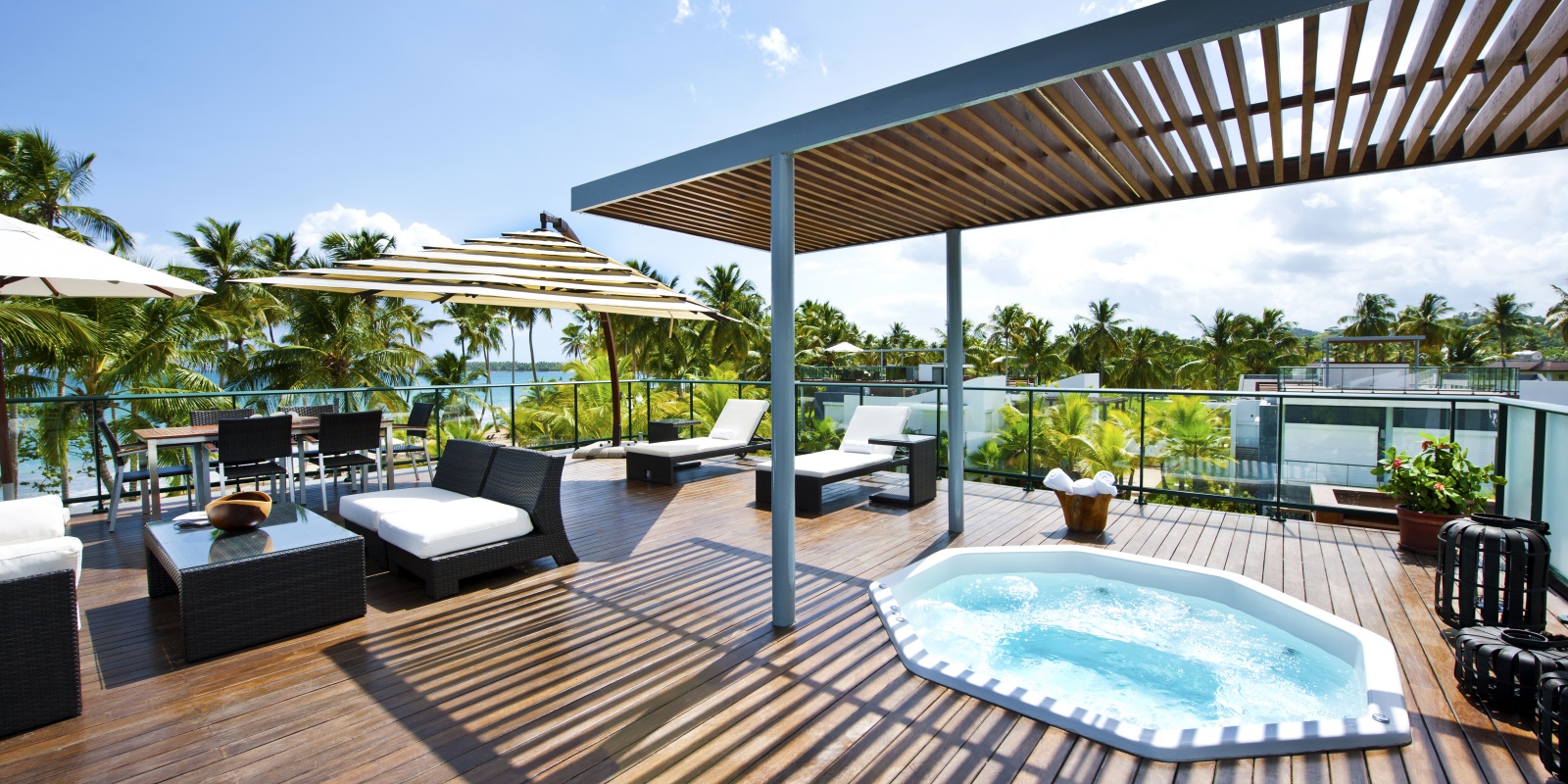 Instyle Touristik – DomRep – ©Latinconnect – Einsteigerreise Sublime Samana – Casita Rooftop Terrace, jacuzzi, room,