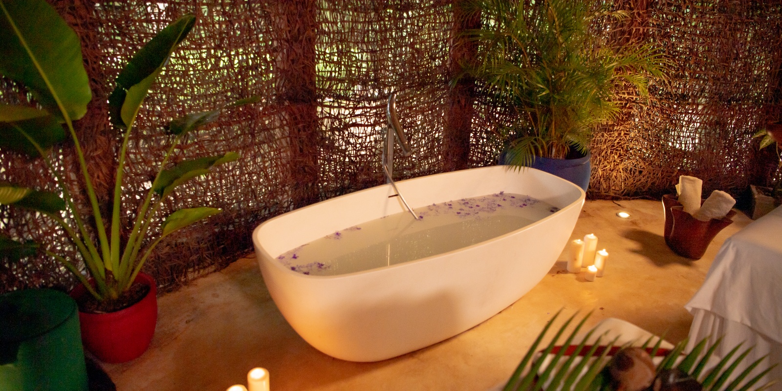 Instyle Touristik – DomRep – ©Latinconnect – Einsteigerreise Sublime Samana -Coconut Whispers Spa, treatments, bathtub