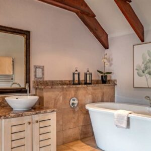 Instyle Touristik – ©FinestTravelAfrica – Golfreise Südafrika – Kap & Krüger53 – Olivers – Luxury Room 9