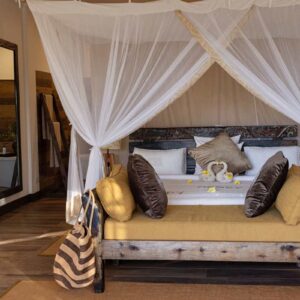 Instyle Touristik – ©FinestTravelAfrica – The Classic Tansania SafariOlerai Lodge_Honeymoon Suite_HR-8946