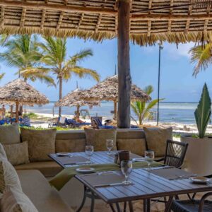 Instyle Touristik – ©FinestTravelAfrica – The Classic Tansania Safaribreezes-dining-3