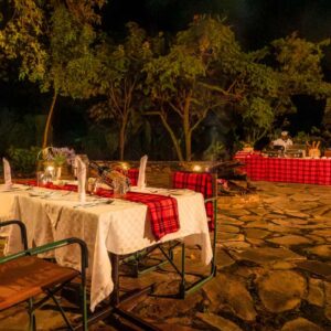Instyle Touristik – ©FinestTravelAfrica – The Iconic – Kenia Big 5 Safari & Mombasa StrandBonfireDinnerSetup
