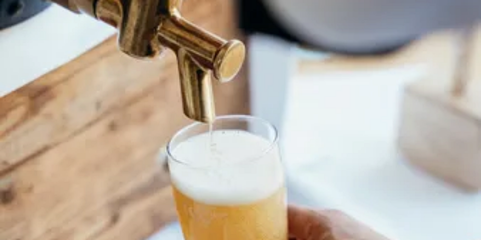 Bierfass einschenken-rbrjtwmyghzjtzn