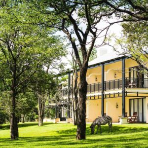 Instyle Touristik – Botswana – copyright GoVacBlack The_Royal_Livingstone_by_Anantara_Exterior_view_Gardens_Zebra