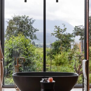 Instyle Touristik – Ruanda Gorilla Abenteuer – copyright GoVacBlack Singita Kwitonda Lodge Suite Bathroom