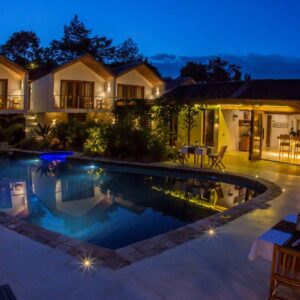 Instyle Touristik – Ruanda Gorilla Abenteuer – copyright GoVacBlack The Retreat Bar and Pool at Night