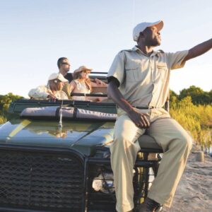 InstyleTouristik_Kapstadt, Wale & Big Five_copyright FTA SAT_Game Drive_Auf Pirschfahrt im Busch