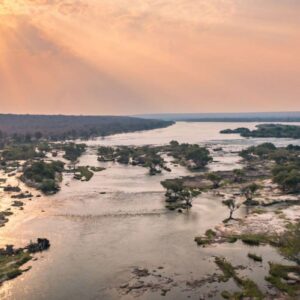 InstyleTouristik_FlugsafariBotswana_copyright GoVacBlackMVF_Zambezi_river_aerial_3
