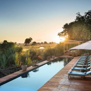 InstyleTouristik_FlugsafariWüstezumDelta_copyright GoVacBlackTawana Swimming Pool