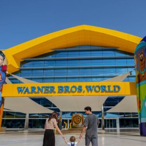 InstyleTouristik_@ValentinLeonard Visits Warner Bro’s Abu Dhabi copy_©Abu Dhabi Tourism