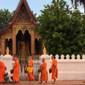 InstyleTouristik_Alms Giving Ceremony copy_©SaffronTravel